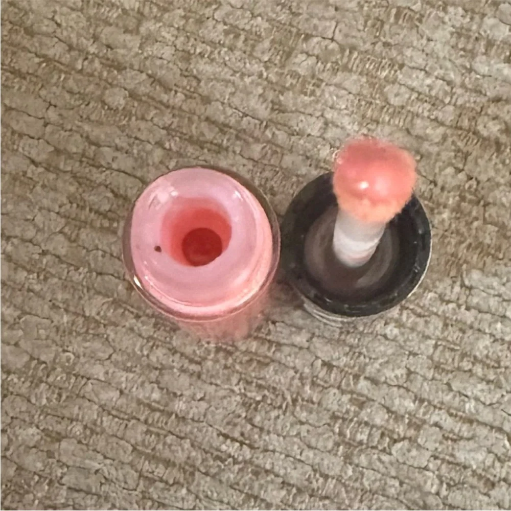 MAC Cosmetics Hello Kitty Lipgloss Color Mimmy